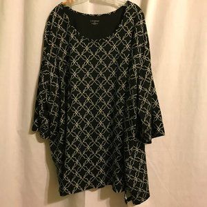 Plus size black and white top 5x